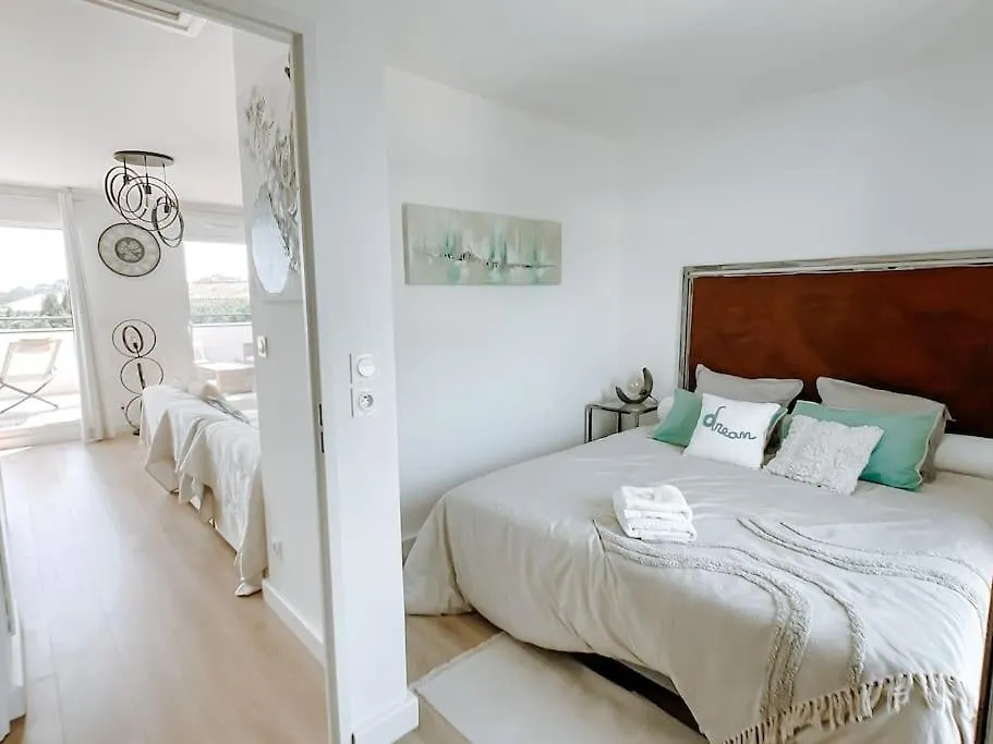 Appartement Type Industriel Dans Cadre Provencal Sanary-sur-Mer Apartment
