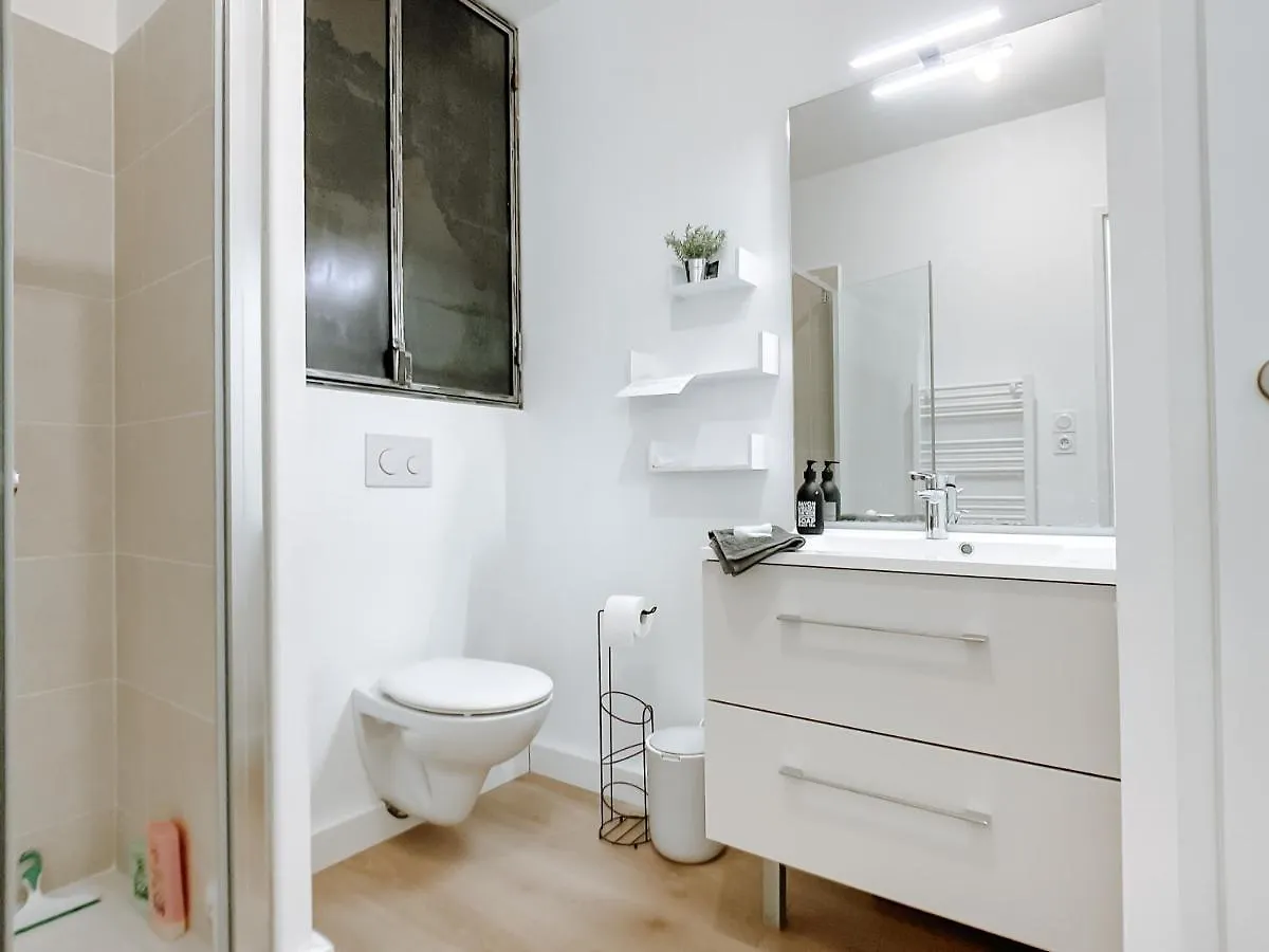 Appartement Type Industriel Dans Cadre Provencal Sanary-sur-Mer 0*,
