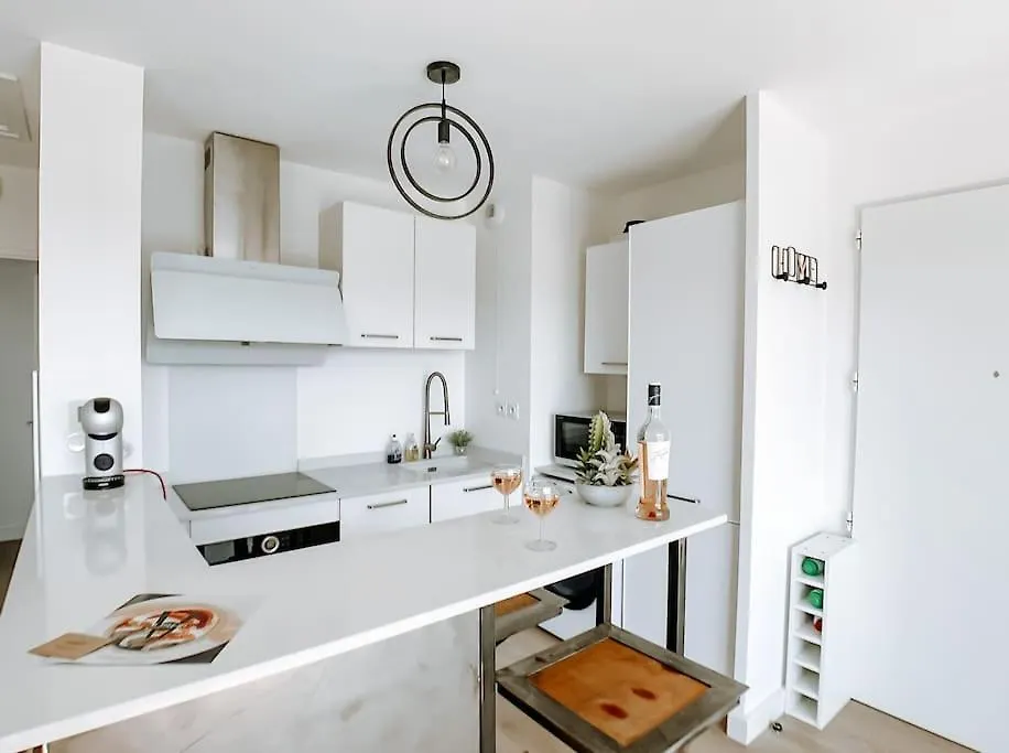 Appartement Type Industriel Dans Cadre Provencal Sanary-sur-Mer 0*,  France