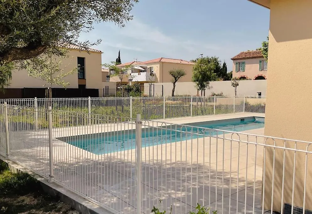 Appartement Type Industriel Dans Cadre Provencal Sanary-sur-Mer Apartment